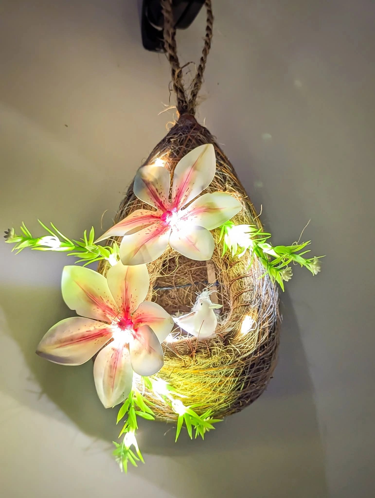 Bird Nest with Rubber Lily MLW02