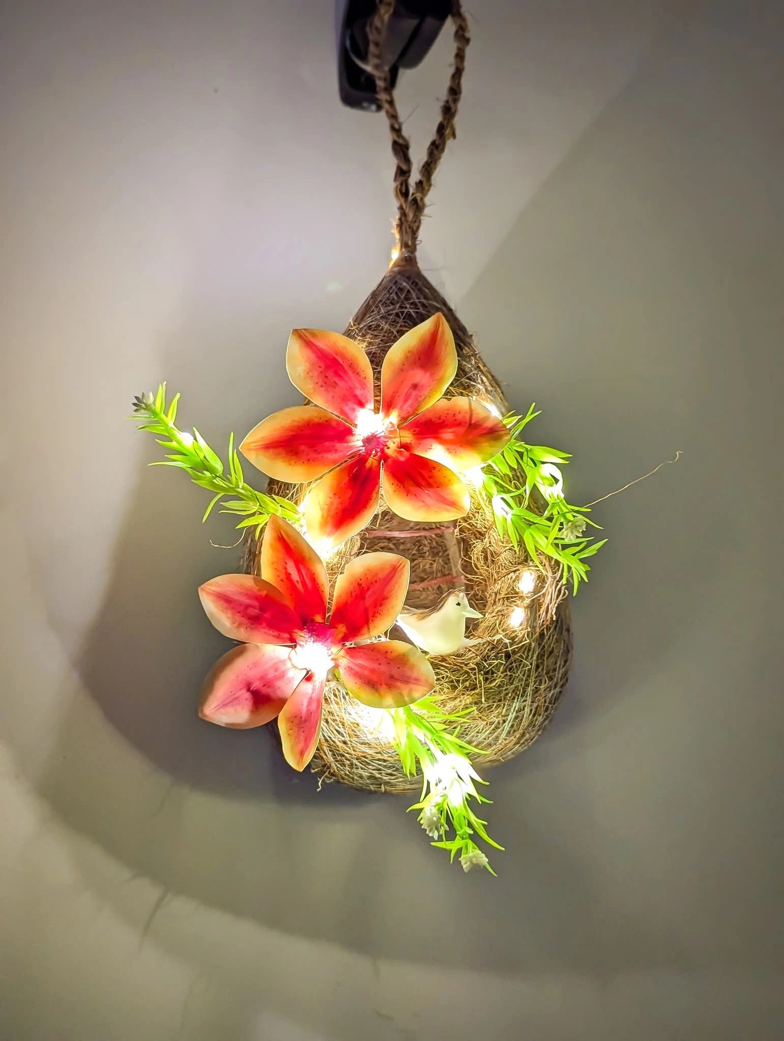 Bird Nest with Rubber Lily MLO02
