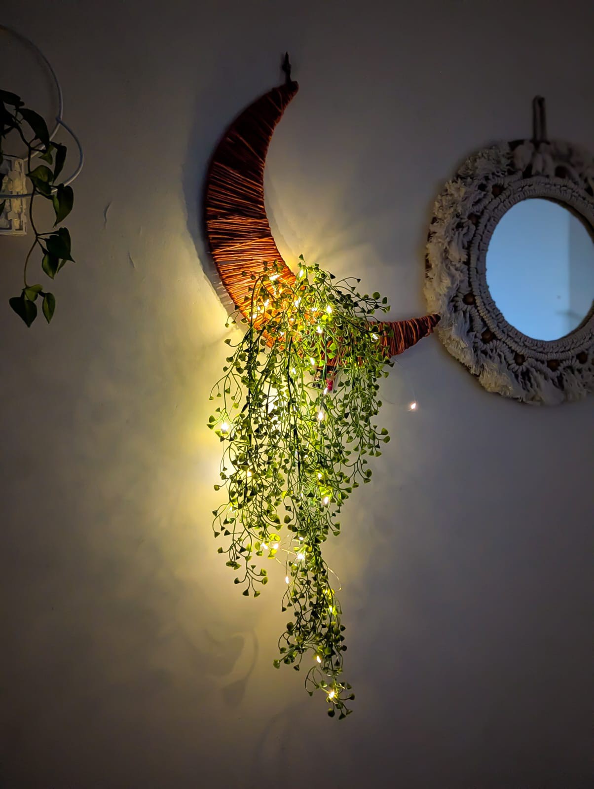 Moon Wall Vase with Coin Jhar & Lights