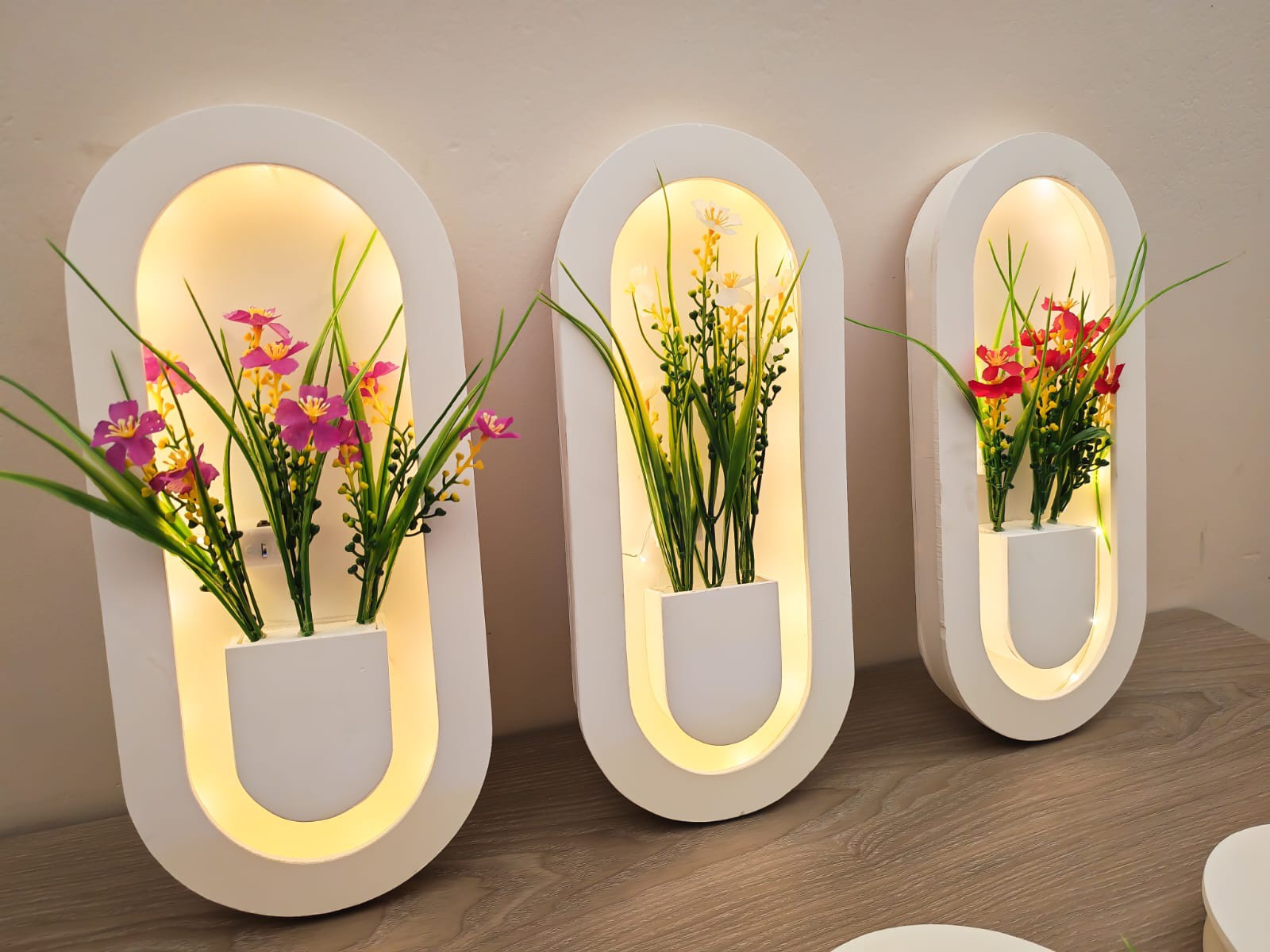Capsule Glow Vase Gash Flower 3pcs Combo Golden